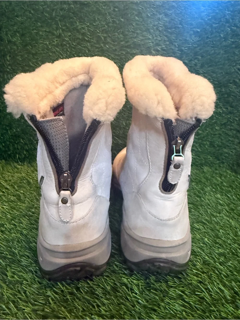 The North Face women’s Cream suede faux fur Shearling Winter Boots insulated 7.0